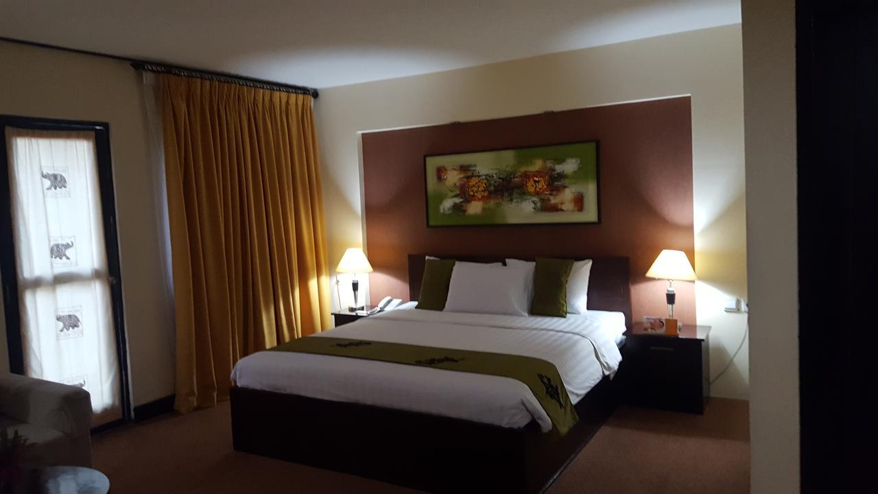 Grand Tembaga Hotel Timika Exterior photo